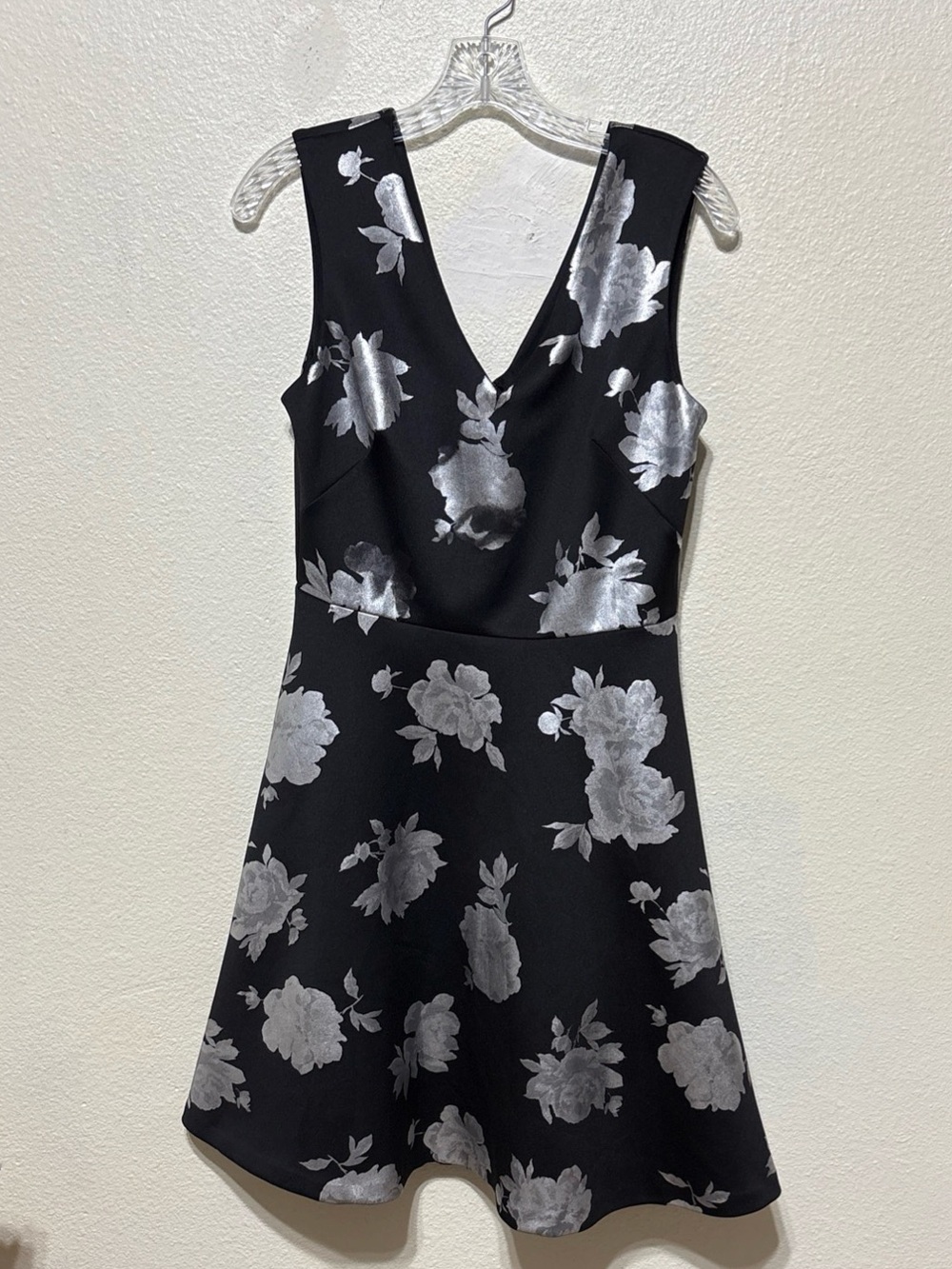 WHBM Black Silver Metallic Roses Floral Jacquard Fit Flare Dress Pockets Sz 6